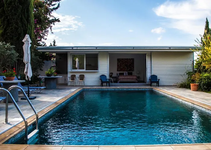 아파트 Idyllic With Private Pool 니코시아